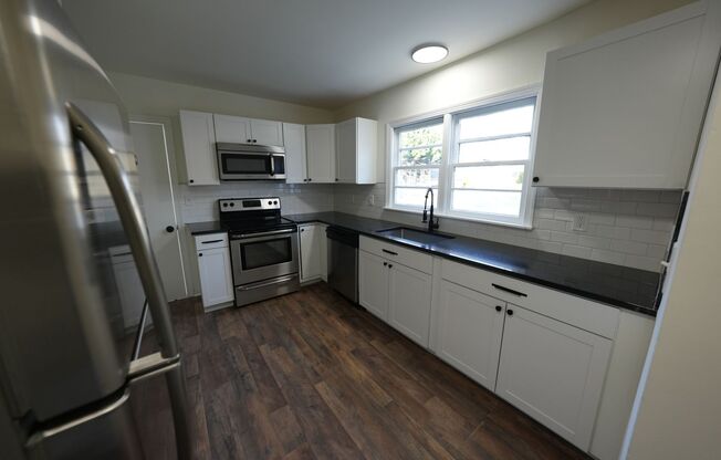 Newly renovated 2bedroom 1 bathroom for rent!