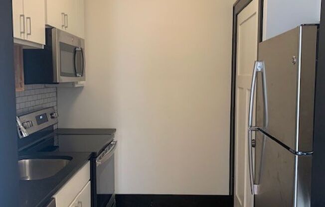 2 beds, 1 bath, 762 sqft, $1,595, Unit Room 410