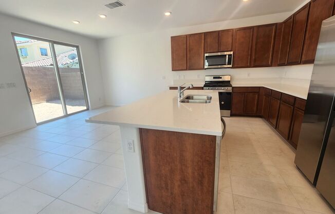 Bright and Spacious 5-Bedroom Residence: Your Pet-Friendly Oasis in the Heart of Las Vegas