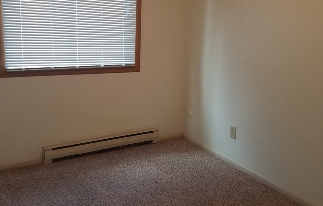 2 beds, 1 bath, 620 sqft, $650, Unit #22