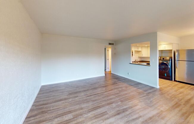 2 beds, 1 bath, 900 sqft, $1,390, Unit 25
