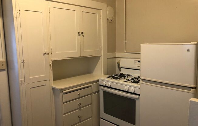 Coming Soon! Comfortable Studio on the upper floor of a lovely older building