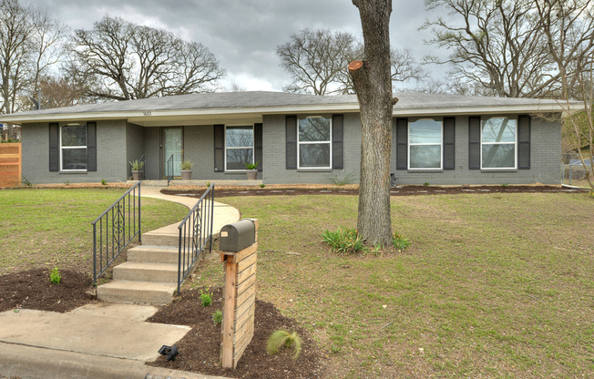 1601 ELMIRA RD