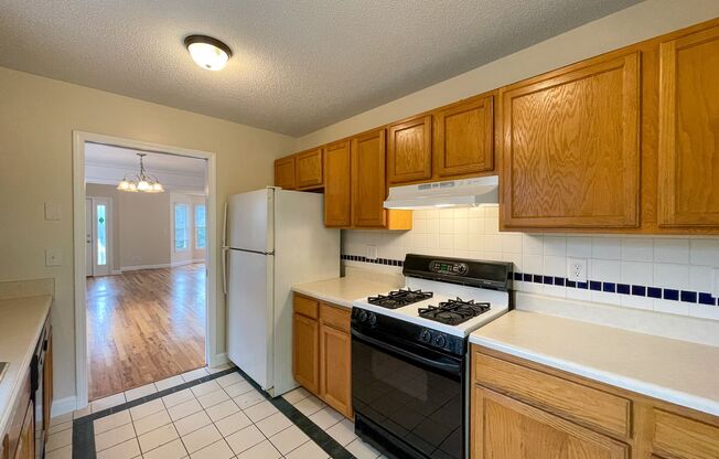 3 beds, 2 baths, 1,654 sqft, $1,995, Unit Unit 10