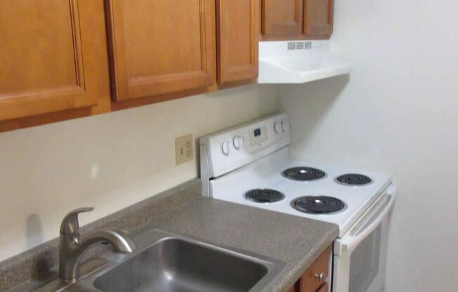 2 beds, 1 bath, $1,075, Unit 15623 - 09