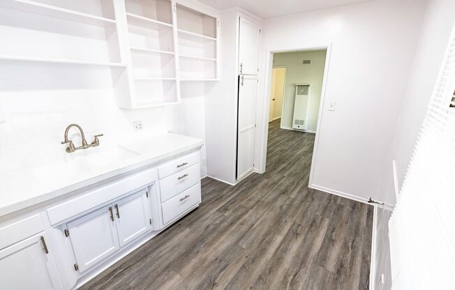 1 bed, 1 bath, 650 sqft, $1,798, Unit 12