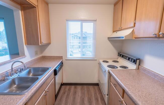 2 beds, 2 baths, 945 sqft, $1,595