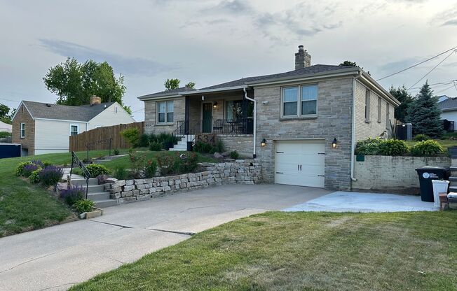 Beautiful house...RESERVE NOW FOR AUGUST 1, 2025