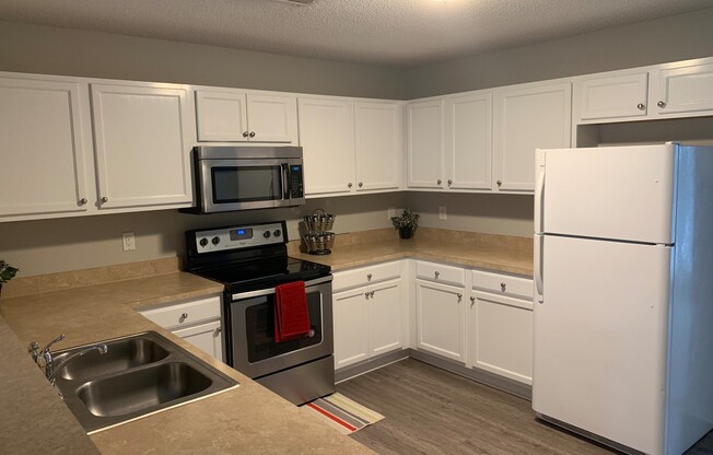 Move in ready 2 Bedroom, 2.5 Bathroom located in Station 115 complex!