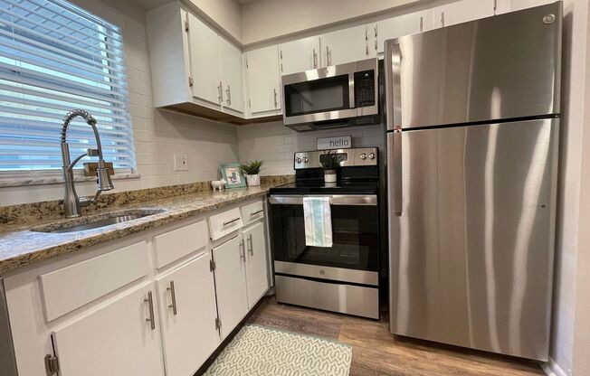 2 beds, 1 bath, 900 sqft, $1,999, Unit 105