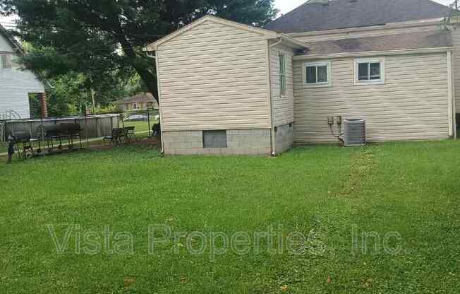 3221 GRAND AVE