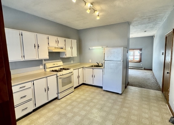 1 bed, 1 bath, 700 sqft, $2,300, Unit 1