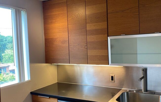 1 bed, 1 bath, 587 sqft, $1,450, Unit 706