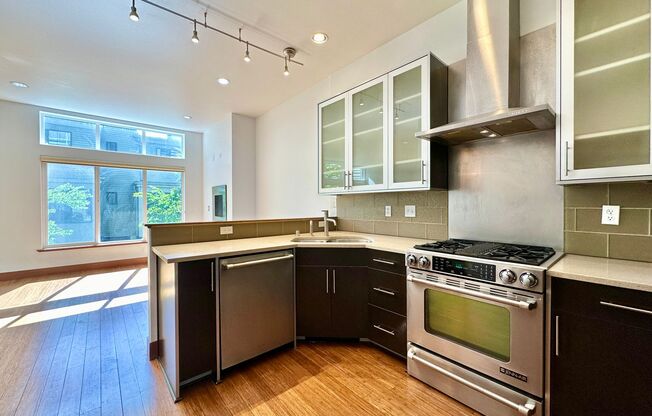 Stunning Townhome for Lease  in Seattle’s Queen Anne Neighborhood