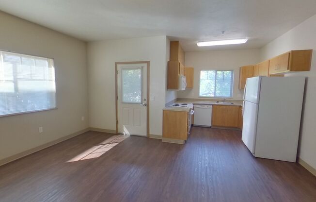 3 beds, 1.5 baths, $2,400, Unit 11