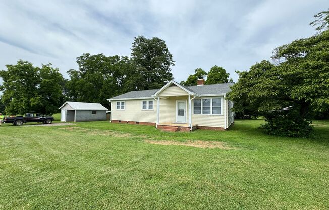 Charming Country Retreat – Peaceful Living on a Farm Setting