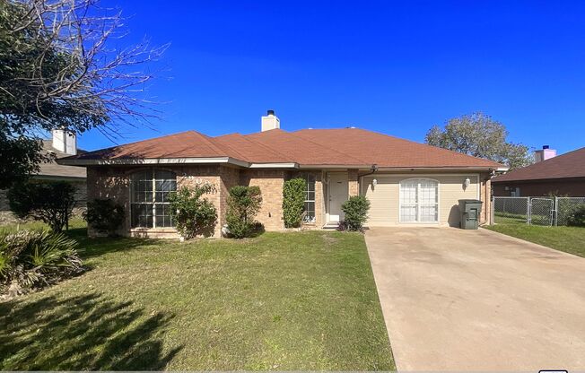 5 beds, 2 baths, $1,795