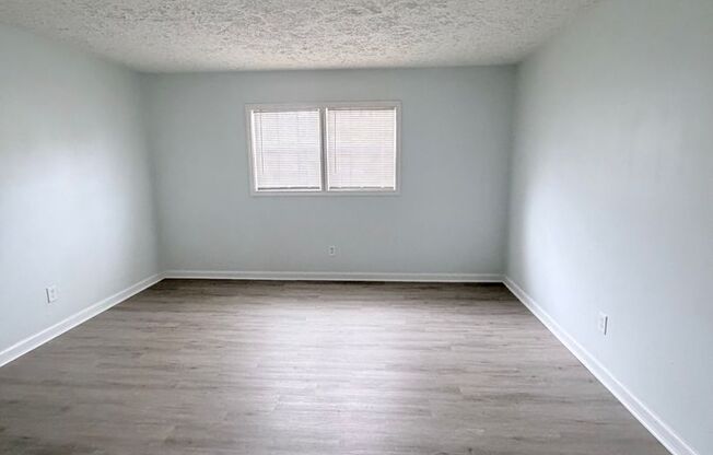 2 beds, 1 bath, $1,395, Unit 3270-15