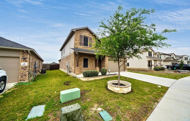 Stunning 4-Bedroom Home in Notting Hill, Converse - Realtor Commission: $550