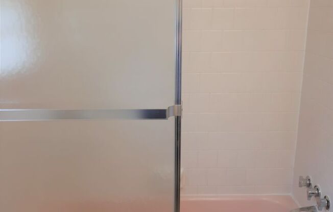 2 beds, 1 bath, 903 sqft, $1,250, Unit B-3