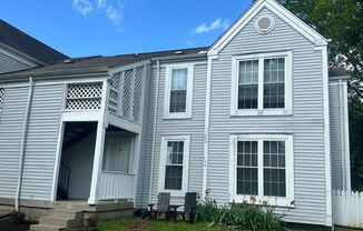 Cute 3 bed duplex in great Hermitage location!