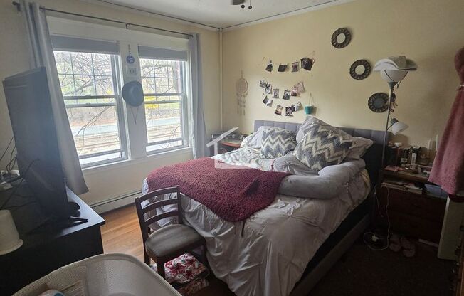 Very Nice 2 bed in Brighton.... Sept 1st!!