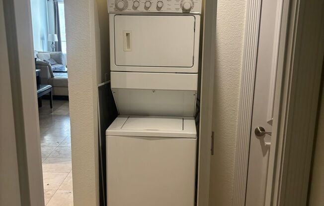 2 beds, 2 baths, $2,200, Unit # 212