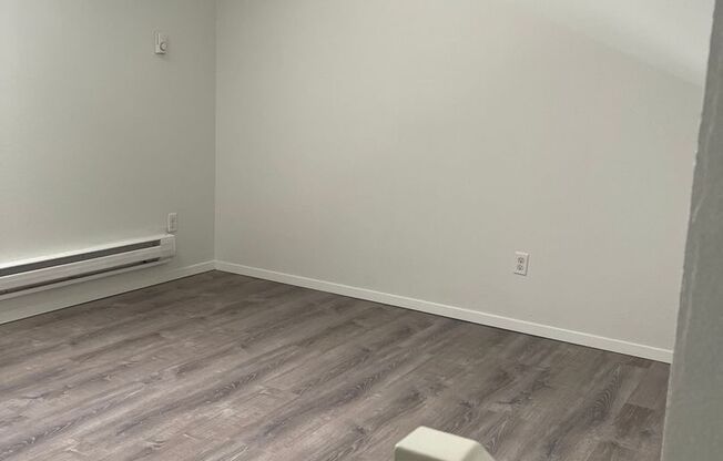 2 beds, 1 bath, 700 sqft, $1,400, Unit 220