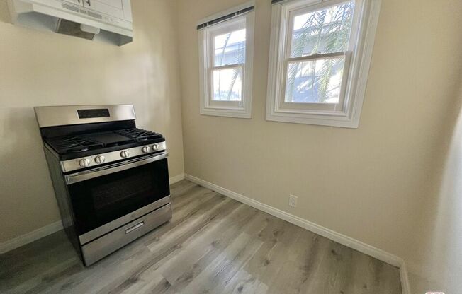 Studio, 1 bath, 450 sqft, $1,350, Unit 208