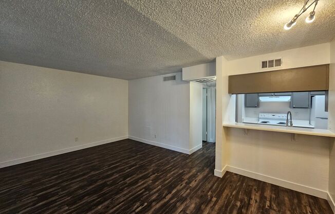 1 bed, 1 bath, 580 sqft, $995, Unit 123