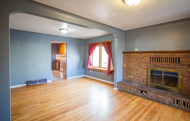 Centrally located single family home 2 bed/1.5 bath.