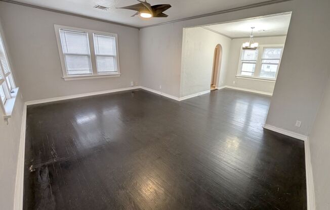 2 beds, 1 bath, $1,100