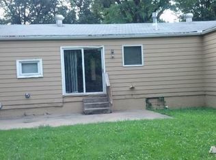 3 beds, 1 bath, $1,295