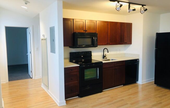 2 beds, 2 baths, 900 sqft, $2,099, Unit 307