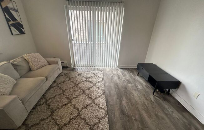 1 bed, 1 bath, $850, Unit 107
