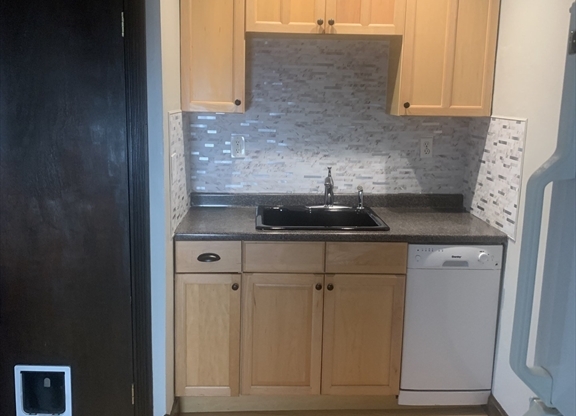 1 bed, 1 bath, 1,100 sqft, $2,200, Unit 2