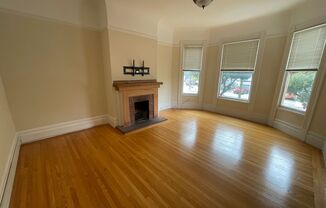 Charming Inner Richmond Gem: Spacious 1BR w/ Laundry On-Site, and Parking Included!