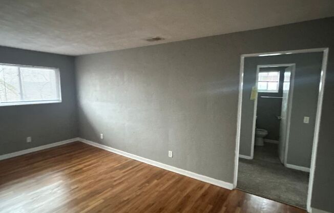 2 beds, 1 bath, 750 sqft, $1,195, Unit B05 1038 18