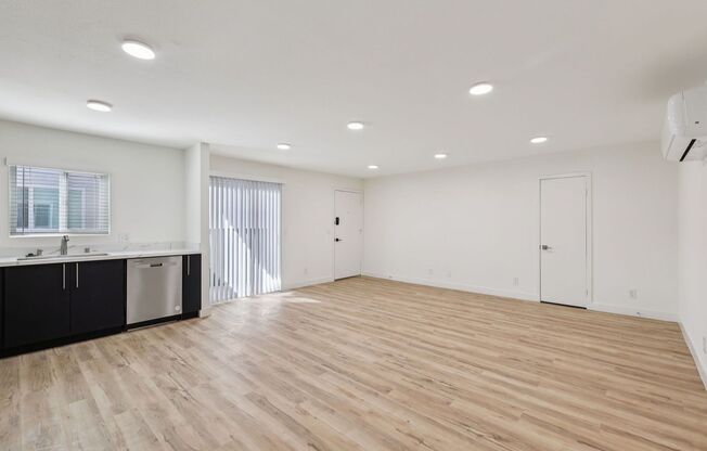 2 beds, 2 baths, 975 sqft, $2,722, Unit 110