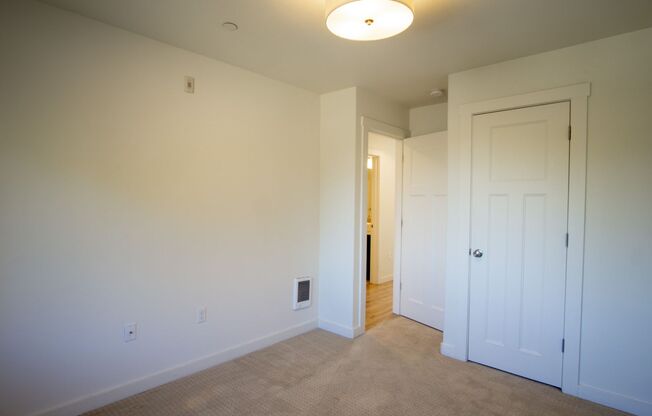 2 beds, 1 bath, $1,725, Unit 302