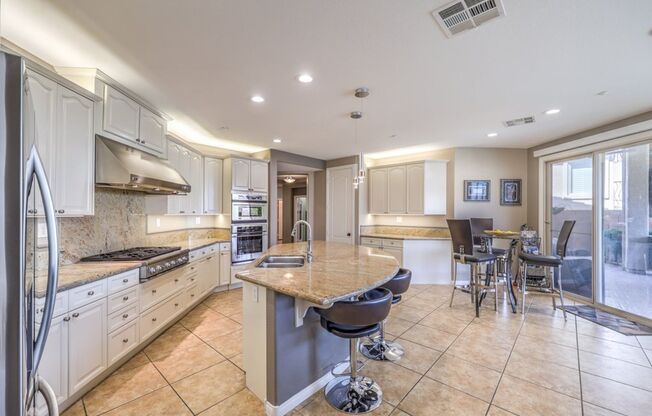 3 beds, 3 baths, $6,995