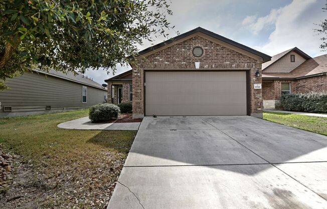 BEAUTIFUL SINGLE STORY HOME  |  CLOSE TO HWY 90 & 1604 | SHOPPING & RESTAURANTS