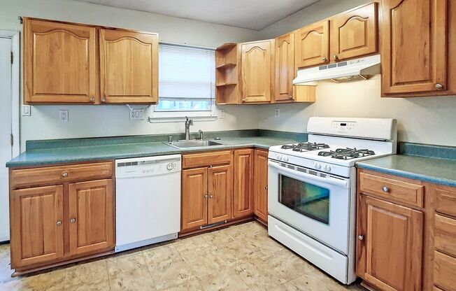 Bright & Spacious 3-Bedroom Townhome in Sought-After Rosedale/White Marsh!