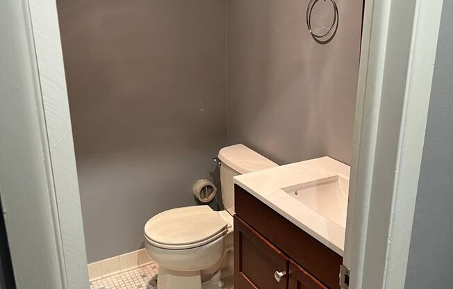 Beautiful 2 bedroom, 1.5 bath Condo in Westland