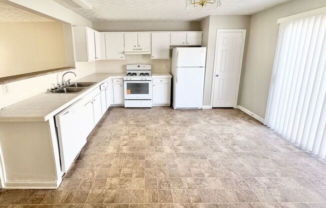 Perfect Location! Charming 3 Bedroom/2.5 Bath near I-75!