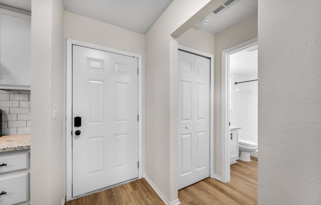 Renovated Apartment in the Heart of Carollwood