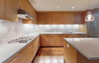 752 END AVE