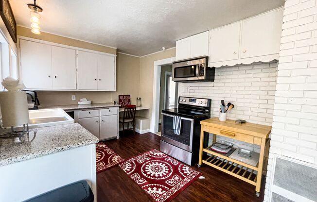 2 beds, 1 bath, $2,150