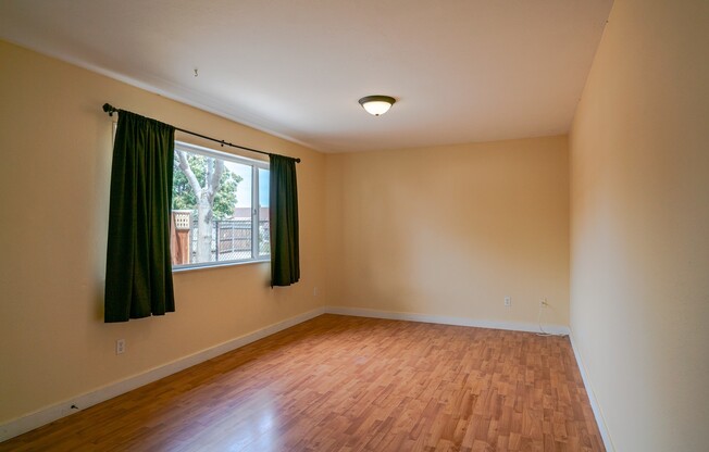 2 beds, 1 bath, $1,595