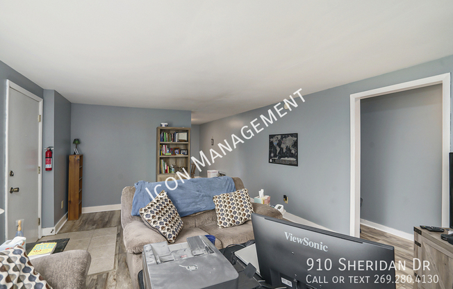 910 SHERIDAN DR